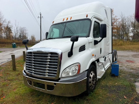 2015 FREIGHTLINER CASCADIA TRUCK TRACTOR VN:3AKJGHDV8FSGR2665 powered by Detroit DD13 diesel engine,