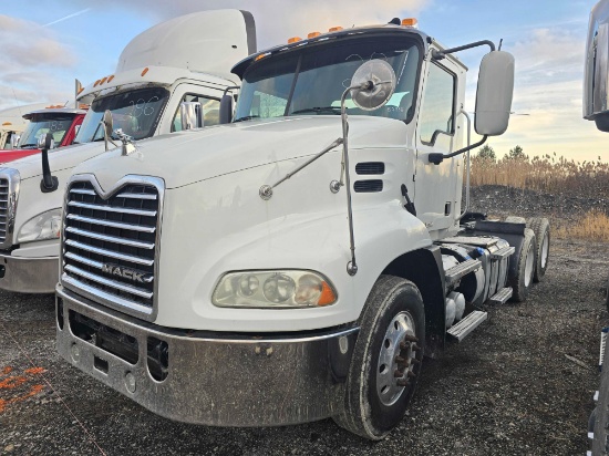 2015 MACK CHU613 TRUCK TRACTOR VN:1M1AN07Y8FM020371 powered by Mack MP8 diesel engine, 445hp,