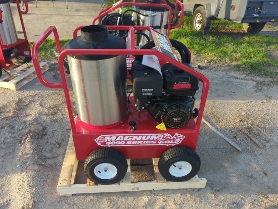 NEW EASY KLEEN MAGNUM GOLD PRESSURE WASHER powered by gas engine, equipped with 4000PSI, 12Volt,