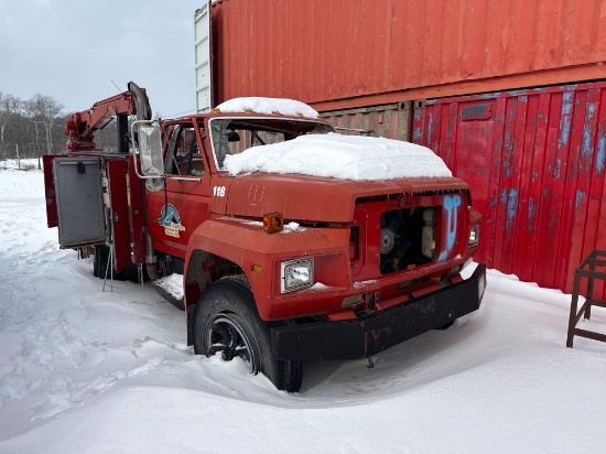 1987 FORD F600 SERVICE TRUCK VN:1FDNT64P7HVA24300 powered by 6.6L Turbo diesel engine, equipped w...