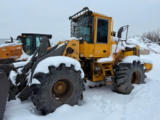 VOLVO L110E RUBBER TIRED LOADER powered by Volvo D7D LBE2 diesel engine, equipped with EROPS, air,