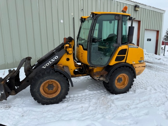 VOLVO L25F RUBBER TIRED LOADER SN:1755803 powered by Volvo D3.6 DC diesel engine, equipped with