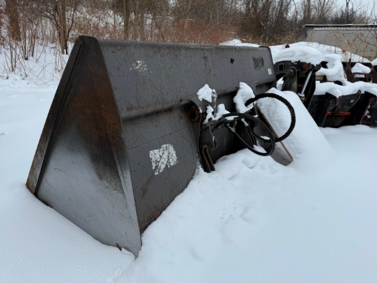 7.5 YARD HIGH TIP BUCKET RUBBER TIRED LOADER ATTACHMENT with Volvo coupler hooks.