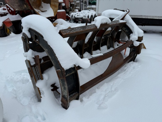 PEMBERTON LOG GRAPPLE RUBBER TIRED LOADER ATTACHMENT SN:920 fits Volvo L120H.