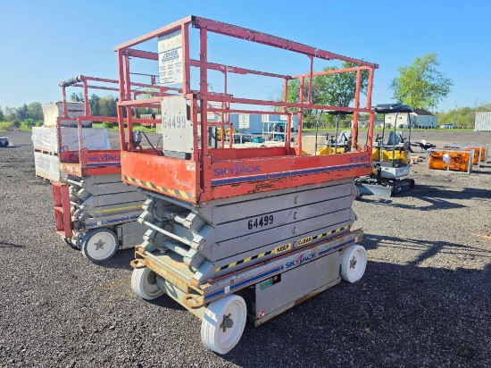 SKYJACK SJ4632 SCISSOR LIFT electric powered, equipped with 32ft. Platform height, slide out deck,