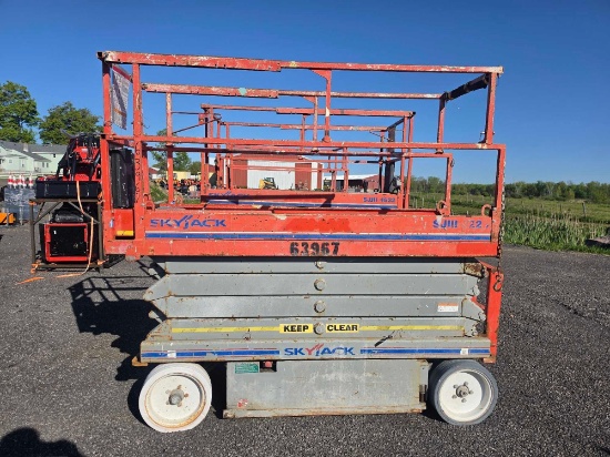 SKYJACK SJ3226 SCISSOR LIFT SN:9373 electric powered, equipped with 26ft. Platform height, slide ...