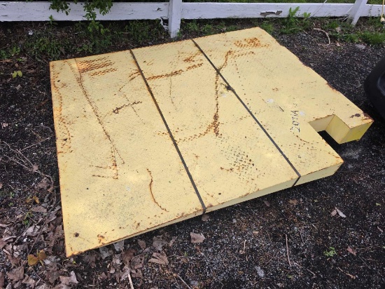 LOADING DOCK SUPPORT EQUIPMENT