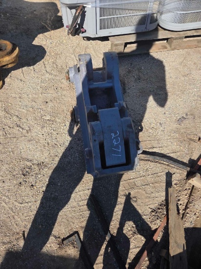 CENTRAL FABRICATION INC QUICK COUPLER TRACTOR LOADER BACKHOE ATTACHMENT for John Deere 710.