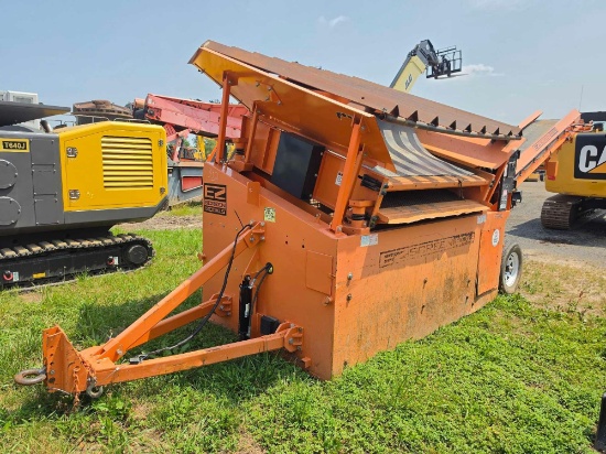 2022 EZ SCREEN 1200XLS SCREENING PLANT SN:DXLS5246 powered by Kubota diesel engine, 25hp, equipped