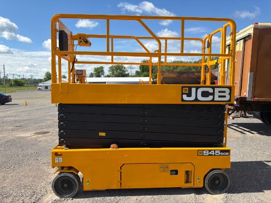 NEW JCB S4550E SCISSOR LIFT SN:5329333 electric powered, equipped with 45ft. Platform height, slide