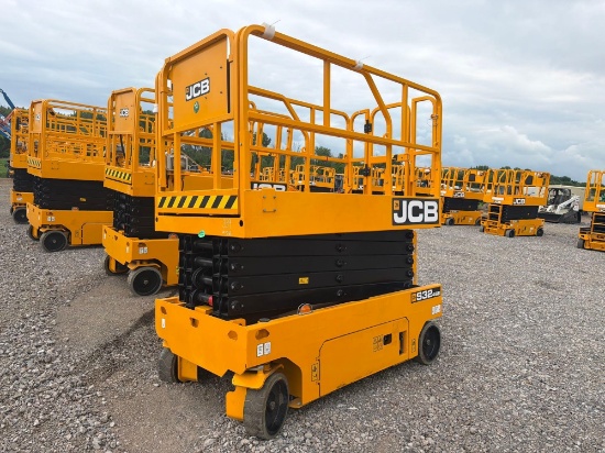 NEW JCB S3246E SCISSOR LIFT SN:329263 electric powered, equipped with 32ft. Platform height, slide