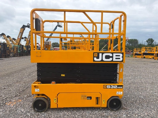 NEW JCB S3246E SCISSOR LIFT SN:329298 electric powered, equipped with 32ft. Platform height, slide