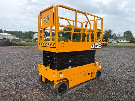 NEW JCB S3246E SCISSOR LIFT SN:29282 electric powered, equipped with 32ft. Platform height, slide