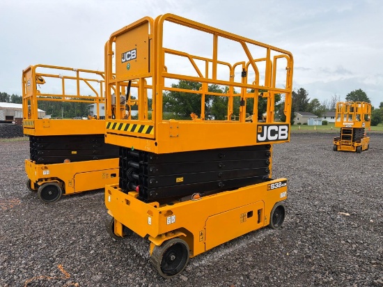 NEW JCB S3246E SCISSOR LIFT SN:329260 electric powered, equipped with 32ft. Platform height, slide