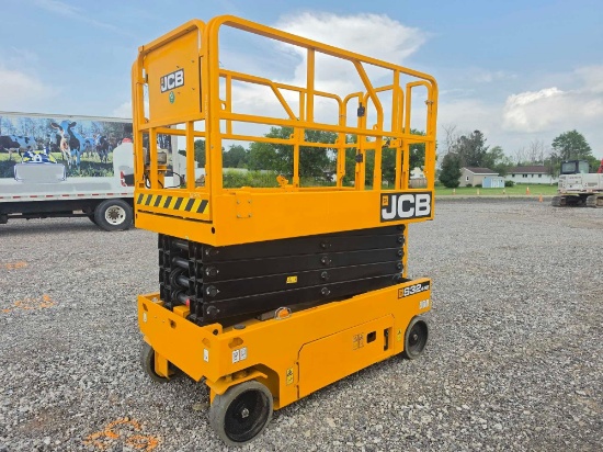 NEW JCB S3246E SCISSOR LIFT SN:329479 electric powered, equipped with 32ft. Platform height, slide