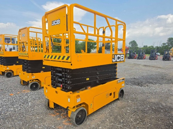 NEW JCB S3246E SCISSOR LIFT SN:5329296 electric powered, equipped with 32ft. Platform height, slide
