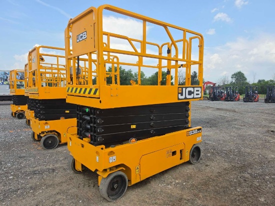 NEW JCB S3246E SCISSOR LIFT SN:5329303 electric powered, equipped with 32ft. Platform height, slide