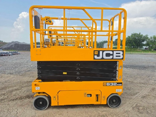 NEW JCB S3246E SCISSOR LIFT SN:5329027 electric powered, equipped with 32ft. Platform height, slide