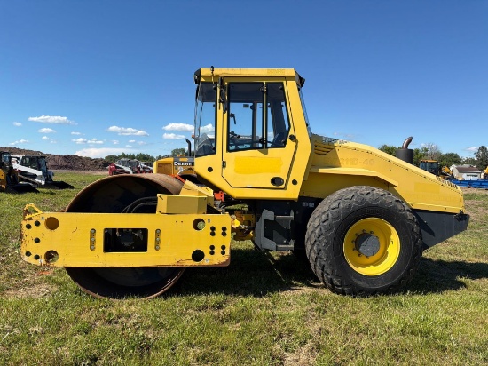 BOMAG BW211D-40 VIBRATORY ROLLER SN:201936 powered by diesel engine, equipped with EROPS, air, heat,