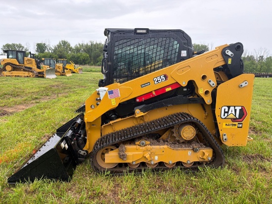 2026 CAT 255 RUBBER TRACKED SKID STEER, SN: 713395, powered by Cat C2.8T diesel engine, 74hp,