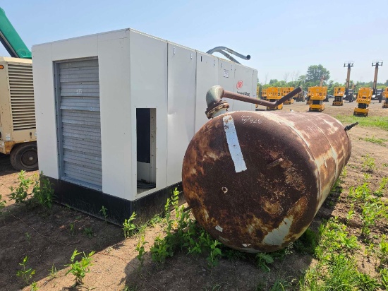 INGERSOLL RAND SSR-XF300 SCREW AIR COMPRESSOR SN:DE1480U01295 powered by diesel engine, 300hp,