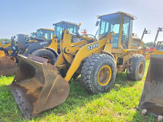 JOHN DEERE 624H RUBBER TIRED LOADER SN:HX57024 powered by John Deere diesel engine, equipped with