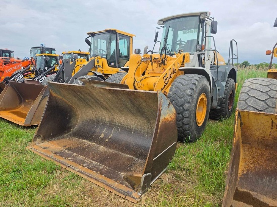 LIEBHERR L544 PLUS 2 RUBBER TIRED LOADER SN:VATZ0443HZB010769 powered by Liebherr diesel engine,
