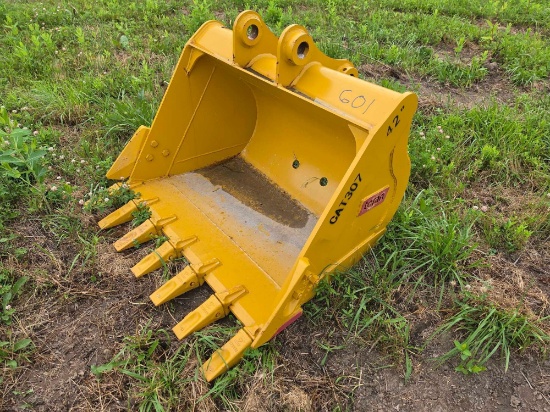 NEW TERAN 42IN. DIGGING BUCKET EXCAVATOR BUCKET for CAT 307 with SIDE CUTTERS, REINFORCEMENT PLATES