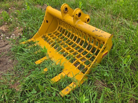 NEW TERAN 36IN. SKELETON CLEAN UP BUCKET EXCAVATOR BUCKET for CAT 302 with 7HD Tips.