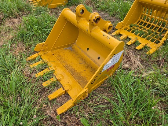 NEW TERAN 30IN. DIGGING BUCKET EXCAVATOR BUCKET for CAT 303 with Side Cutters, Reinforcement Plates