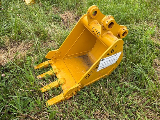 NEW TERAN 18IN. DIGGING BUCKET EXCAVATOR BUCKET for CAT 303 with Side Cutters, Reinforcement Plates