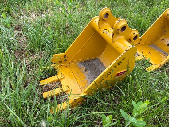 NEW TERAN 18IN. DIGGING BUCKET EXCAVATOR BUCKET for CAT 302 with SIDE CUTTERS, REINFORCEMENT PLATES