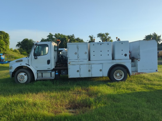 2011 FREIGHTLINER M2 106 L9000 FUEL/LUBE TRUCK VN:AY9145 powered by diesel engine, equipped with