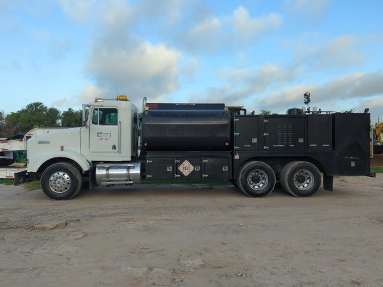 1996 KENWORTH T800B FUEL/LUBE TRUCK VN:1NKDL99X3TJ715204 powered by Cummins M11-3308 diesel engine,