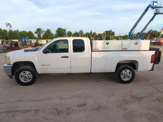 2011 CHEVY 2500HD UTILITY TRUCK VN:165111 powered by gas engine, equipped with automatic