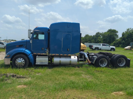 2009 PETERBILT 384 TRUCK TRACTOR VN:789620 powered by Cummins M11 diesel engine, equipped with