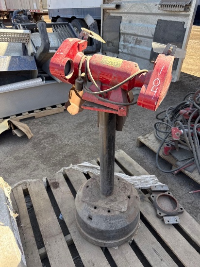 MILWAUKEE PEDASTAL MOUNT GRINDER SUPPORT EQUIPMENT