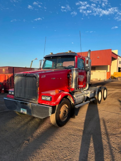 2004 WESTERN STAR 4900FA TRUCK TRACTOR VN:5KJJAECK74PM85278 powered by Detroit Series 60 diesel