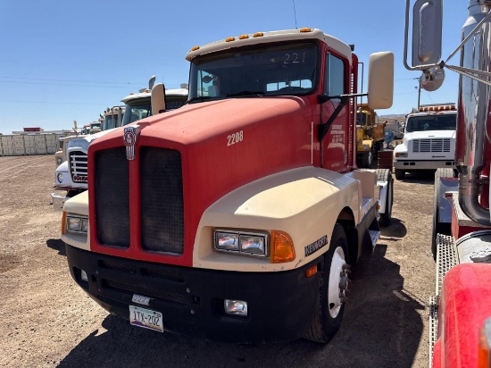 1992 KENWORTH TRUCK TRACTOR VN:1XKAAE8X9NS576802 powered by Cat diesel engine, equipped with Eaton