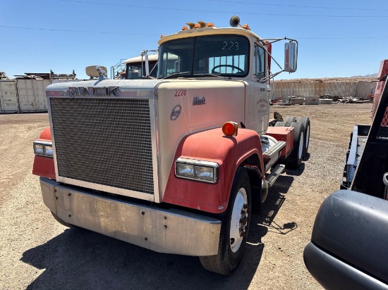 1990 MACK RW713 SUPERLINER TRUCK TRACTOR VN:1M2AY40Y4LM005110 powered by Cummins diesel engine,