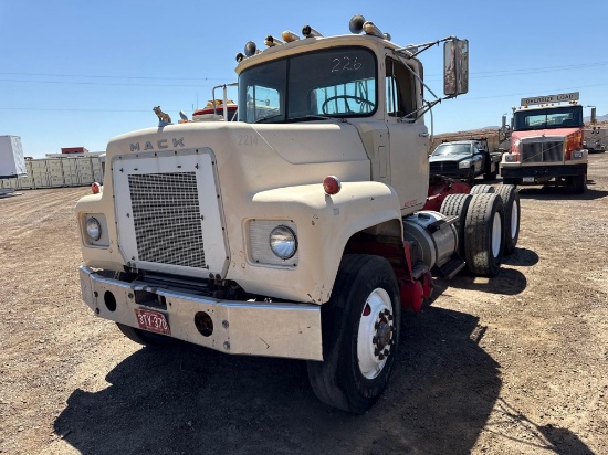 1977 MACK RL685LST TRUCK TRACTOR VN:RL685LST33133 powered by Mack 6 cylinder diesel engine, equip...