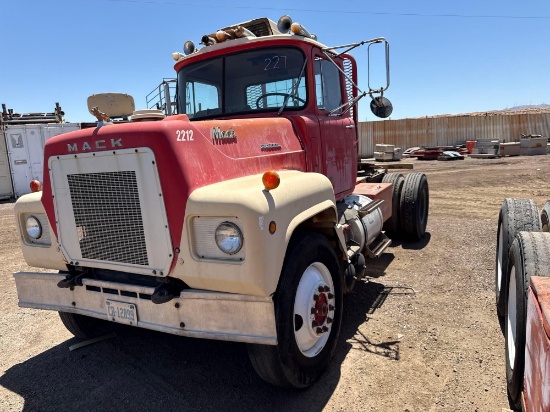 MACK RL686LT TRUCK TRACTOR VN:RL686LT30967 powered by Maxidyne ENDTB6761976 diesel engine, equipped