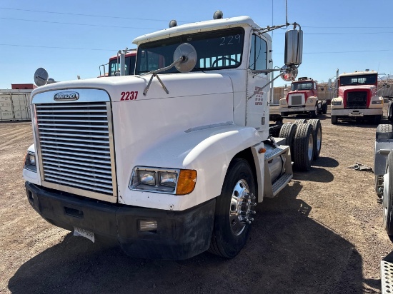 2001 FREIGHTLINER FLD120 TRUCK TRACTOR VN:1FUJANCG31PH90942 powered by Detroit Series 60 diesel