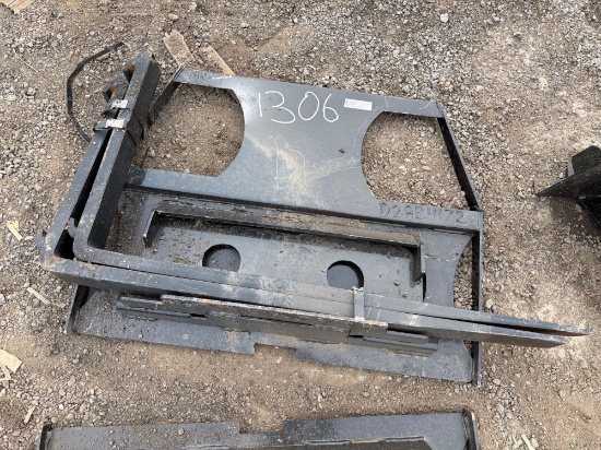 NEW 36IN. UNIVERSAL FORK FRAME W/42IN. FORKS MINI TRACK LOADER ATTACHMENT