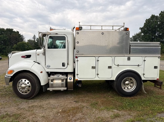 2015 PETERBILT PB337 SERVICE TRUCK VN:255539 powered by Paccar diesel engine, 300hp, equipped with