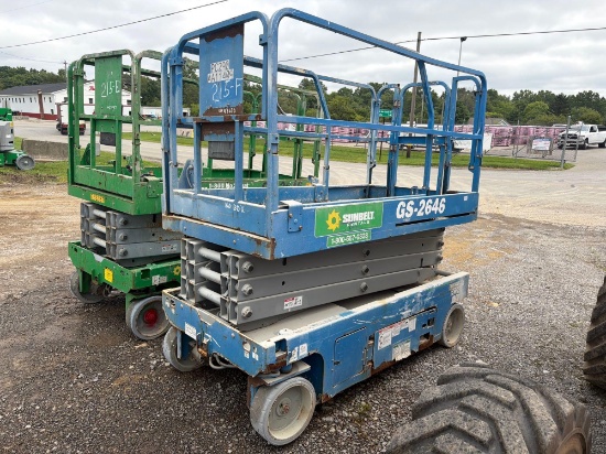 GENIE GS-2646 SCISSOR LIFT SN:GS46P-143670 electric powered, equipped with 26ft. Platform height,