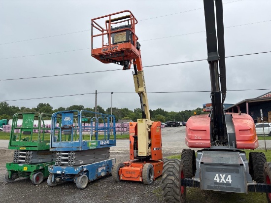 JLG E300AJP ELECTRIC BOOM LIFT SN:226492 electric powered, equipped with 33ft. Platform height,