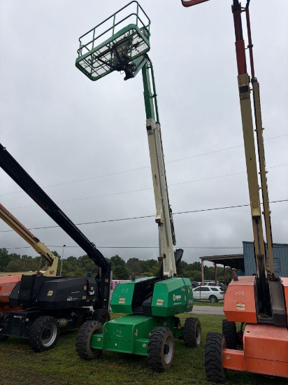 JLG 660SJ BOOM LIFT SN:300217605 4x4, powered by diesel engine, equipped with 60ft. Platform height,