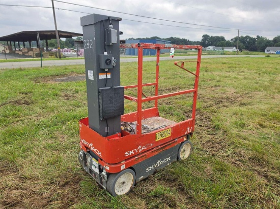 2018 SKYJACK SJ12 SCISSOR LIFT SN:14014801 electric powered, equipped with 12ft. Platform height.