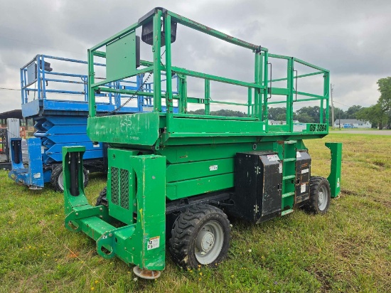 GENIE GS3384RT SCISSOR LIFT SN:GS8416-42423 4x4, powered by dual fuel engine, equipped with 33ft.